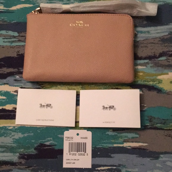 NWT Coach Small Corner Zip Wristlet - Picture 2 of 5